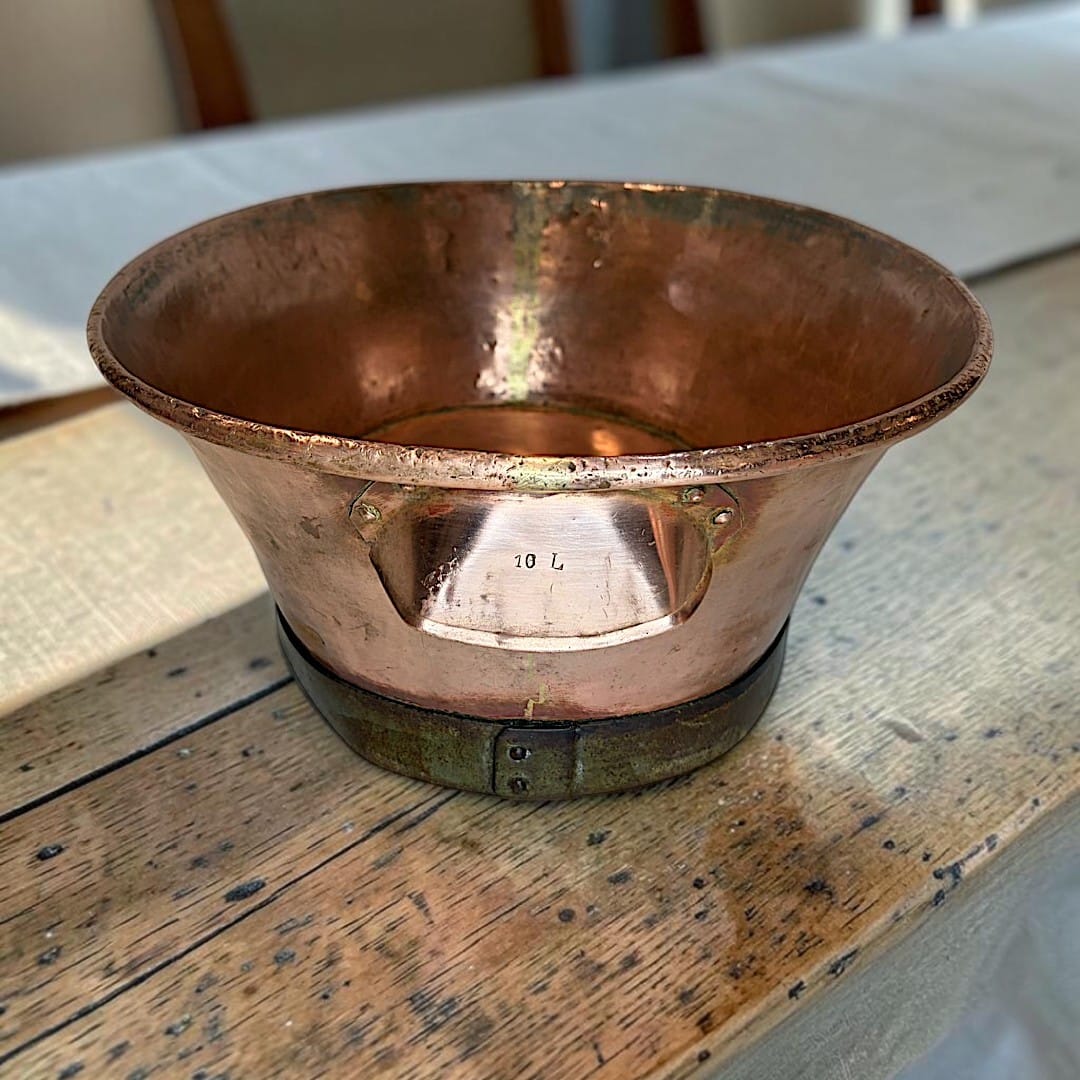 Por su tipología, este tipo de recipiente se utilizaba como palangana o lavabo 
