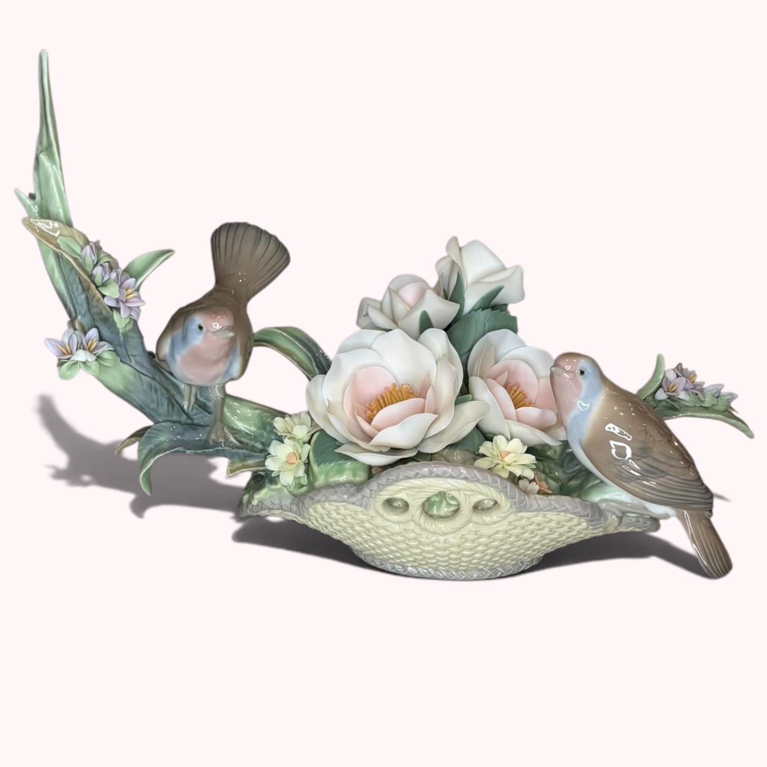 Serenata Floral es una figura decorativa de porcelana de Lladró,