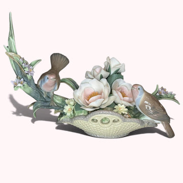 Serenata Floral es una figura decorativa de porcelana de Lladró,