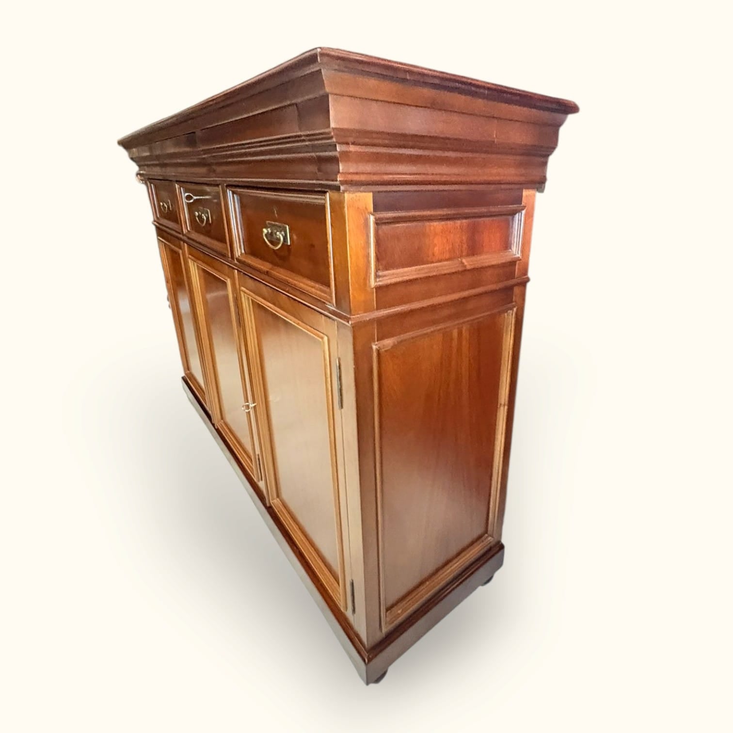 alcanzar la profundidad de otros muebles de almacenaje.
