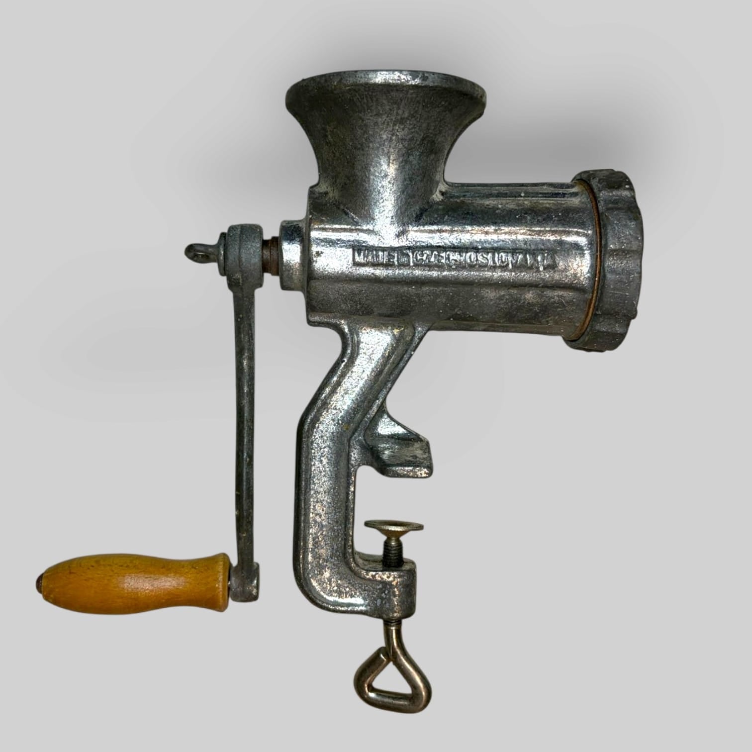 Esta picadora representa una época en la que buena parte del trabajo de cocina era manual.