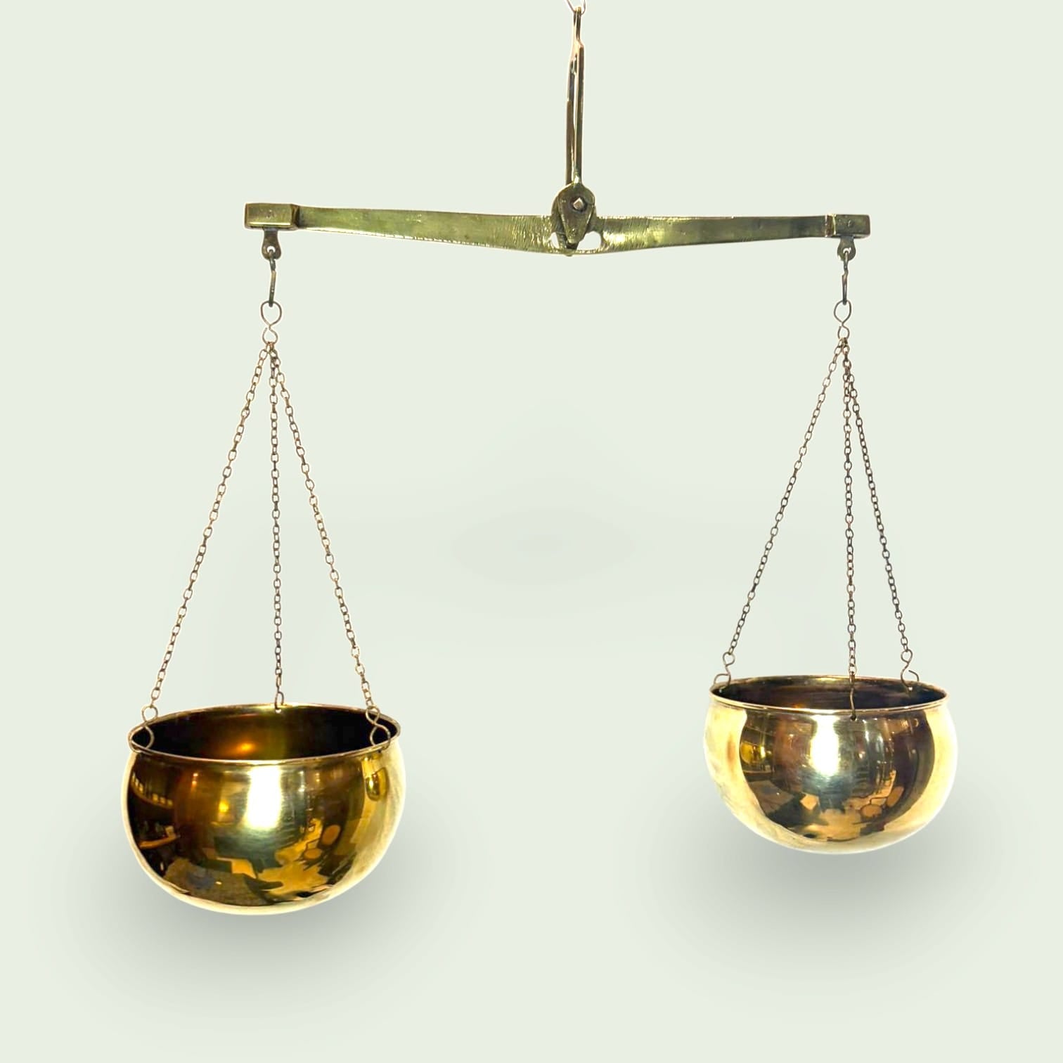 evocan inmediatamente la idea de peso, medida y equilibrio.
