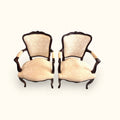 precisamente conservar dos sillones coordinados.
