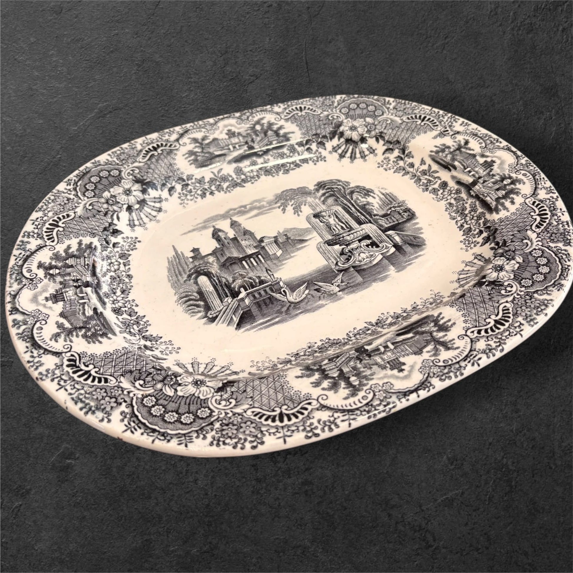 pieza decorativa con una estética claramente histórica.


