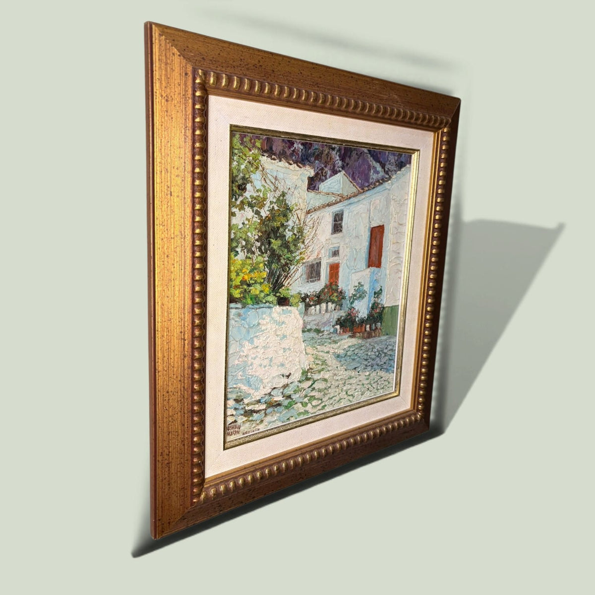  La luz incide sobre las crestas de la pintura y crea pequeñas sombras, dando más relieve a una escena que, vista de frente, ya tiene bastante profundidad.
