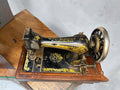 Máquina de coser antigua Singer de manivela con caja de madera - Cositas Antiguas – La Guadaña, Anticuarios Online en Jerez , vender antigüedades, muebles antiguos
