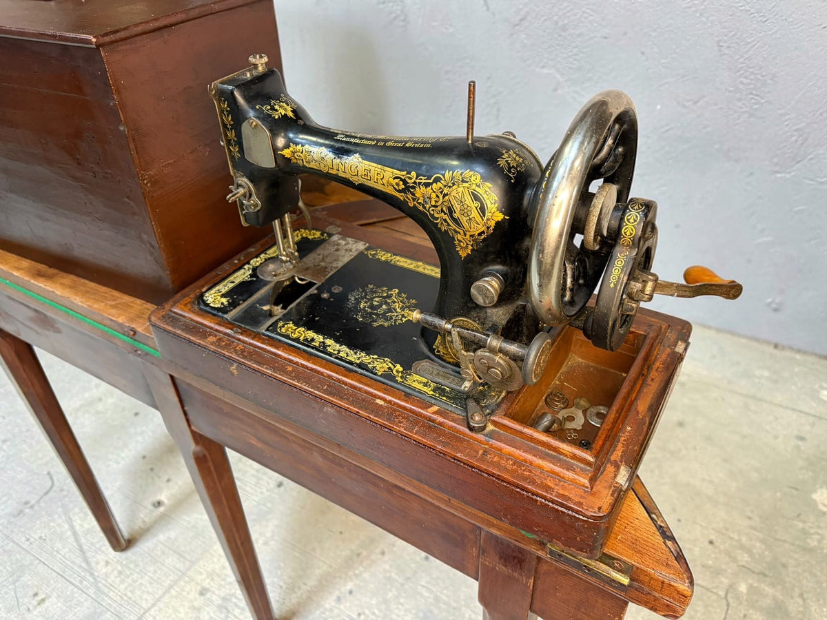 Máquina de coser antigua Singer de manivela con caja de madera - Cositas Antiguas – La Guadaña, Anticuarios Online en Jerez , vender antigüedades, muebles antiguos