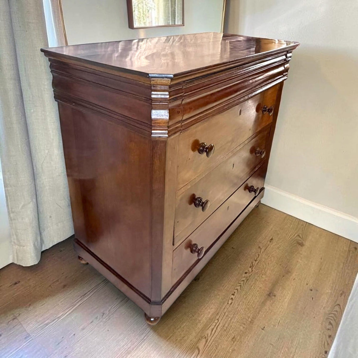 Cómoda antigua de caoba con tres cajones | Mueble clásico - Cositas Antiguas – La Guadaña, Anticuarios Online en Jerez , vender antigüedades, muebles antiguos