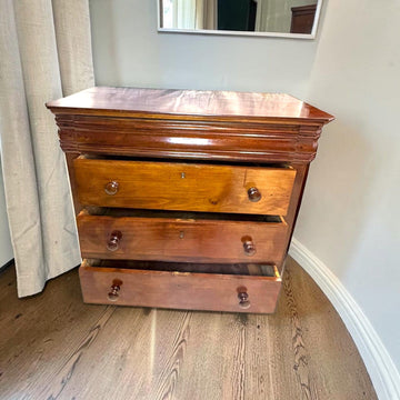 Cómoda antigua de caoba con tres cajones | Mueble clásico - Cositas Antiguas – La Guadaña, Anticuarios Online en Jerez , vender antigüedades, muebles antiguos