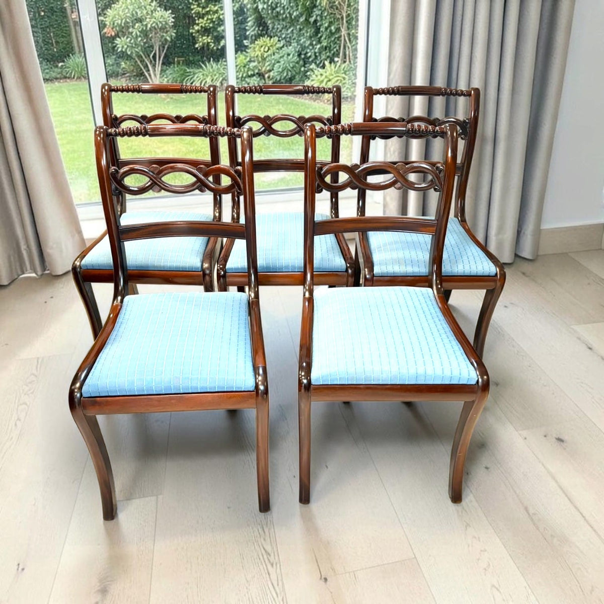 Lote de 5 sillas de comedor de caoba tapizadas en azul - Cositas Antiguas – La Guadaña, Anticuarios Online en Jerez , vender antigüedades, muebles antiguos