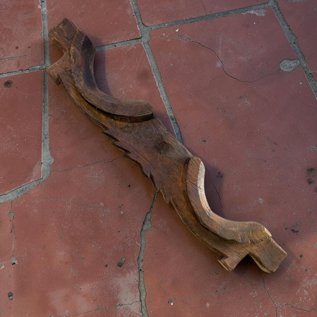 Su longitud hace que funcione muy bien colocado horizontalmente sobre una pared de piedra, encima de una 