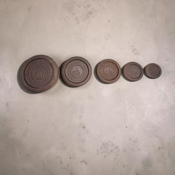 Juego de pesas antiguas inglesas en libras para balanza