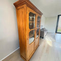 Con unas medidas de 118,5 x 45,5 x H194 cm