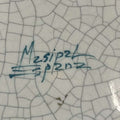 Firma original de Masipal en la base del plato de cerámica.