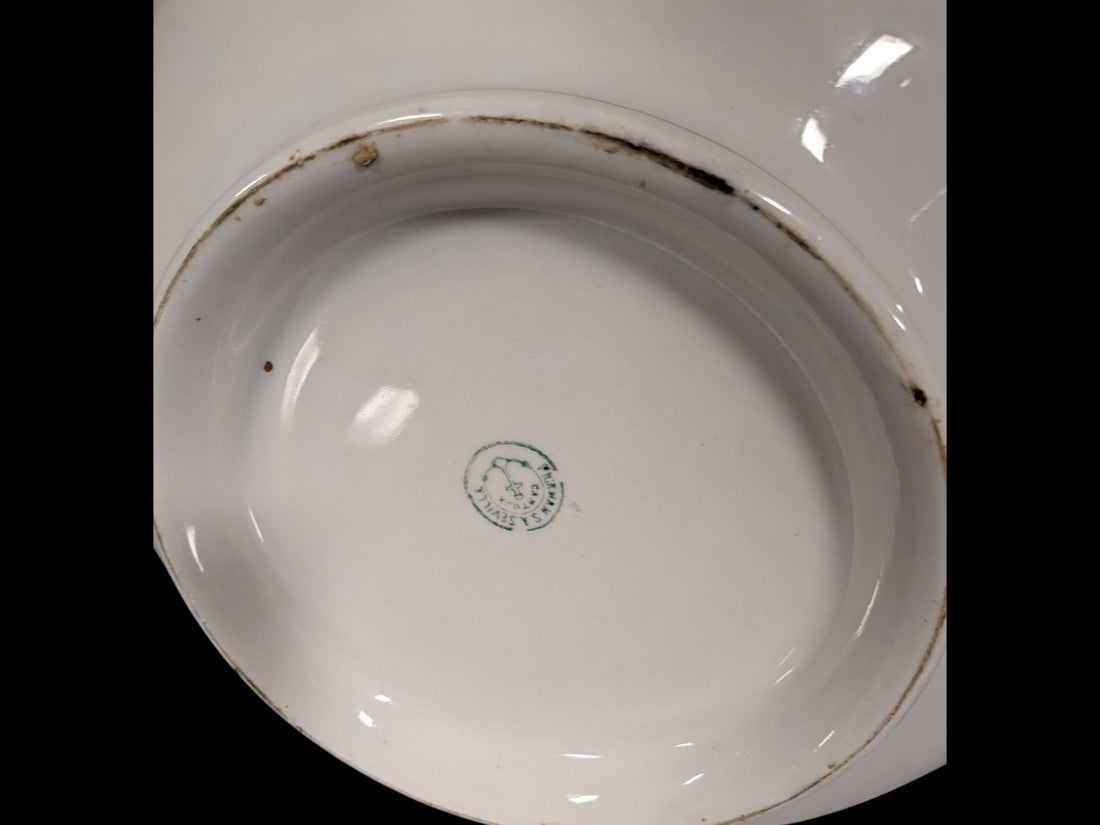 ¡Sumérgete en la auténtica belleza del siglo XIX con este aguamanil antiguo de la prestigiosa firma Pickman!