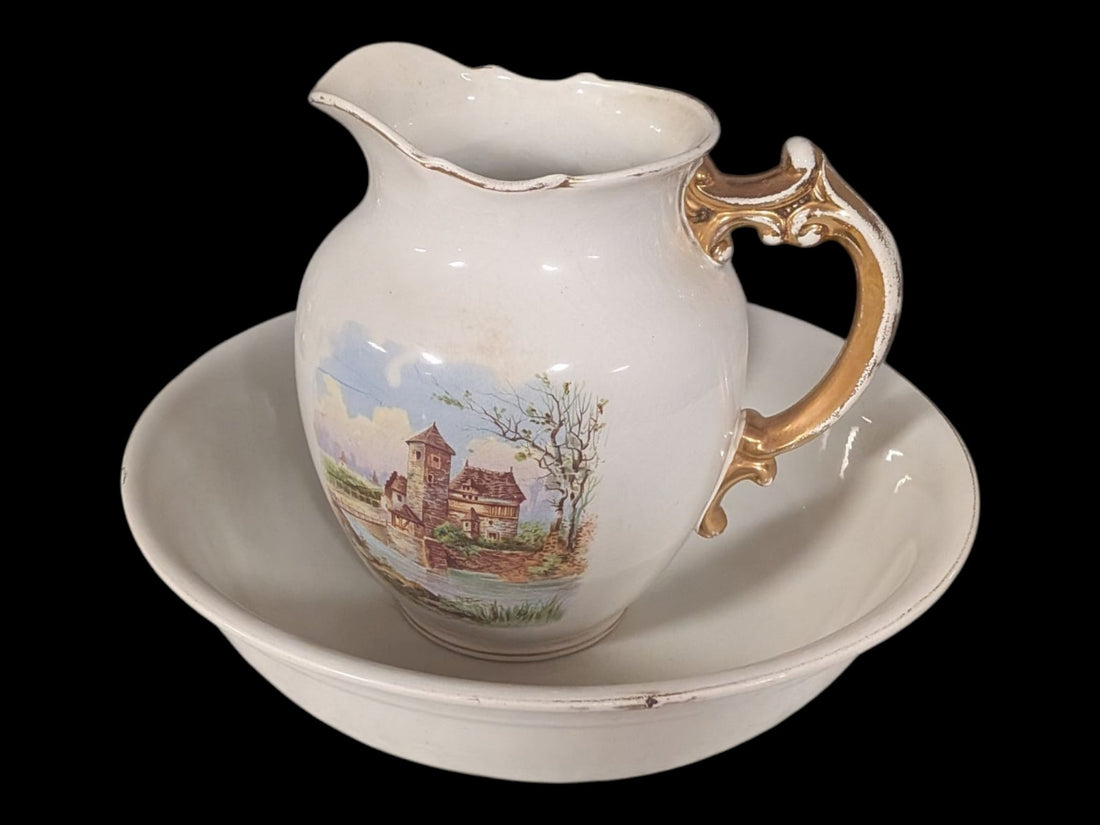 ¡Sumérgete en la auténtica belleza del siglo XIX con este aguamanil antiguo de la prestigiosa firma Pickman!