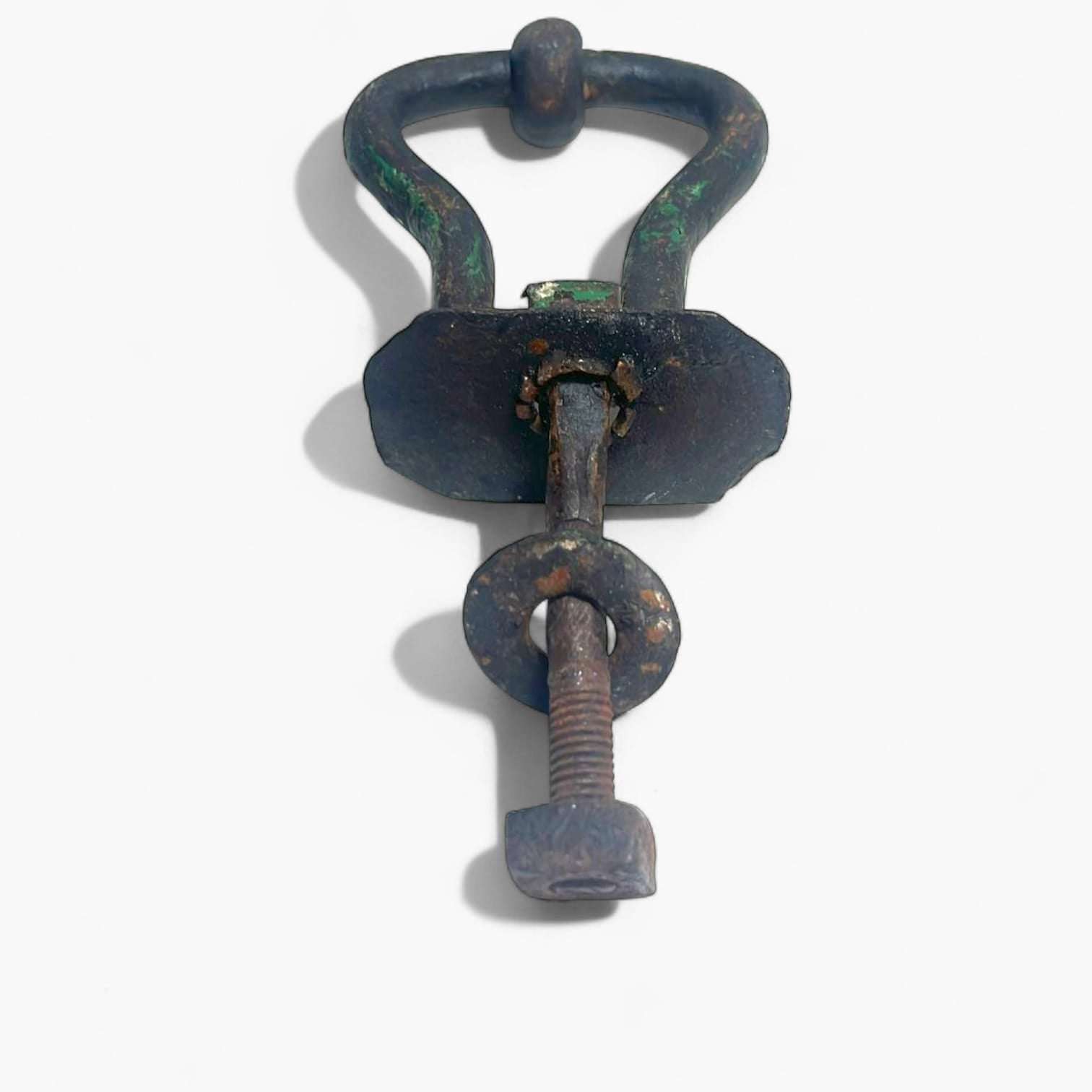 Perspectiva inferior mostrando el nudo central del diseño.