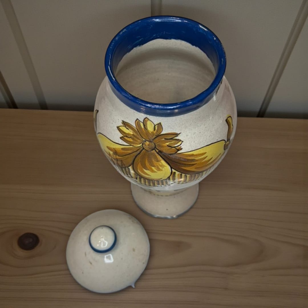 Tarro antiguo de farmacia Albaredo Tilice pintado a mano.