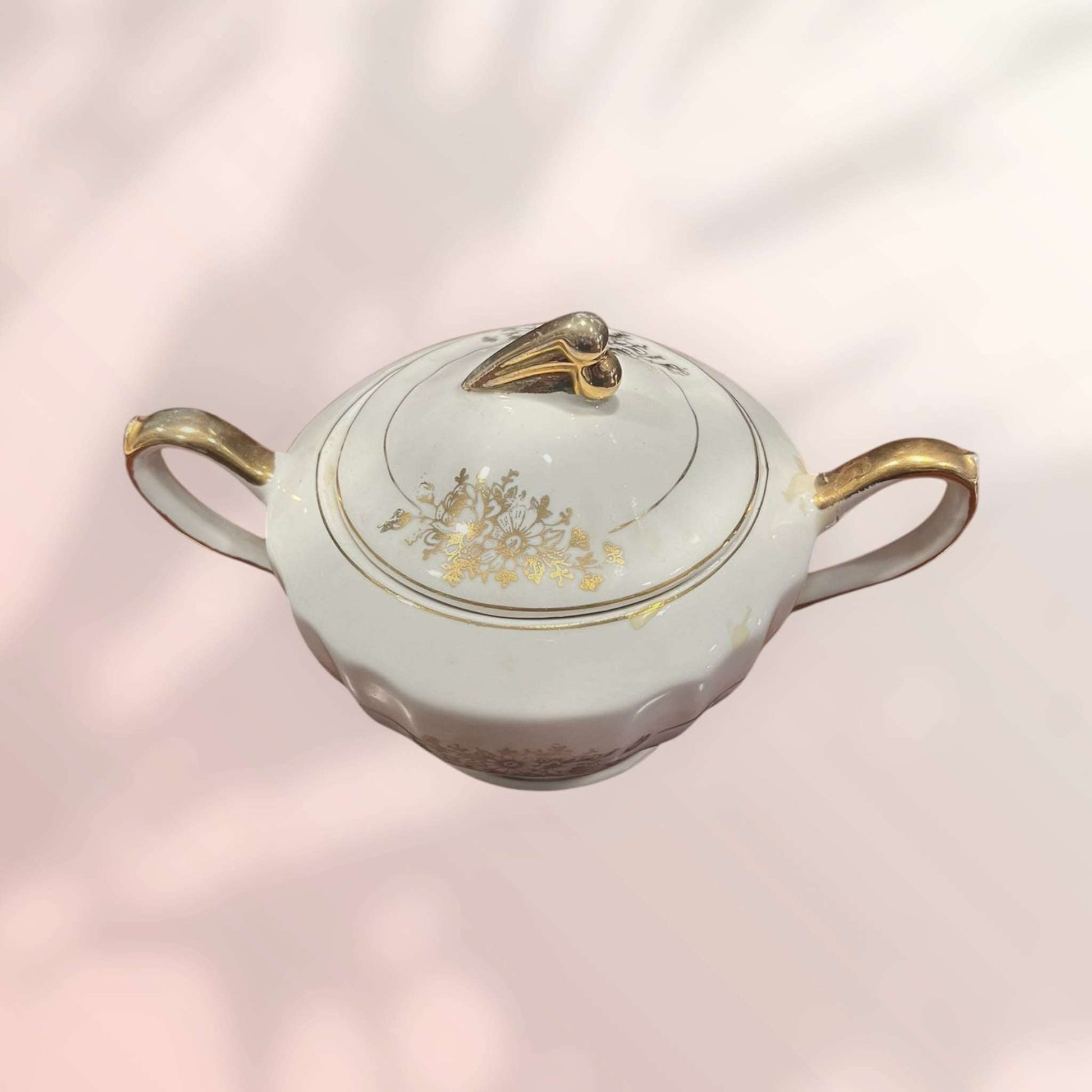 Azucarero Royal Gijón S con asas doradas y decoración floral.