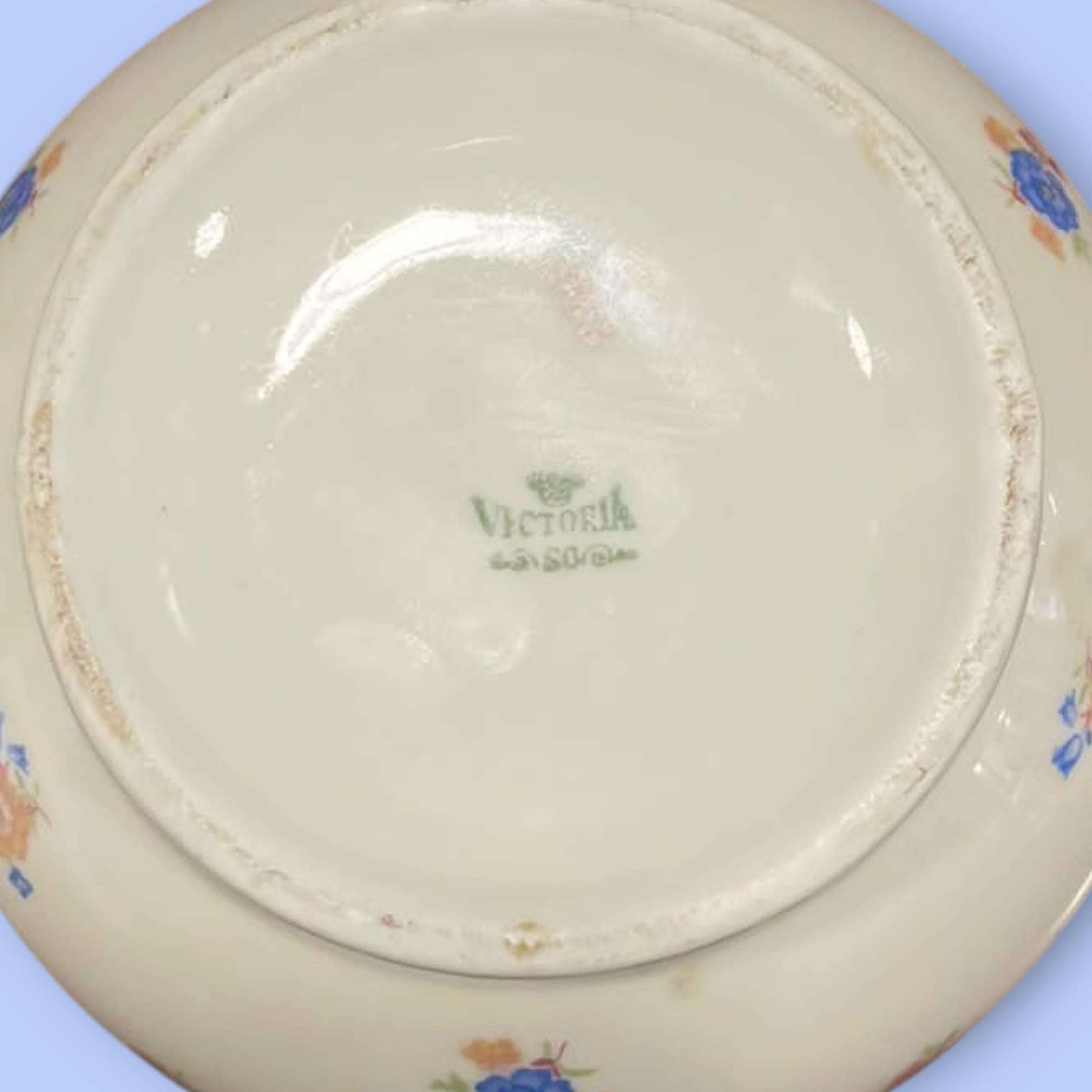 Base del azucarero Victoria con sello original, pieza de porcelana decorativa ideal para colecciones vintage de cocina o comedor.