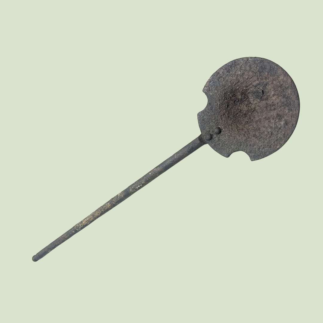 Badila de brasero de forja antigua artesanal.