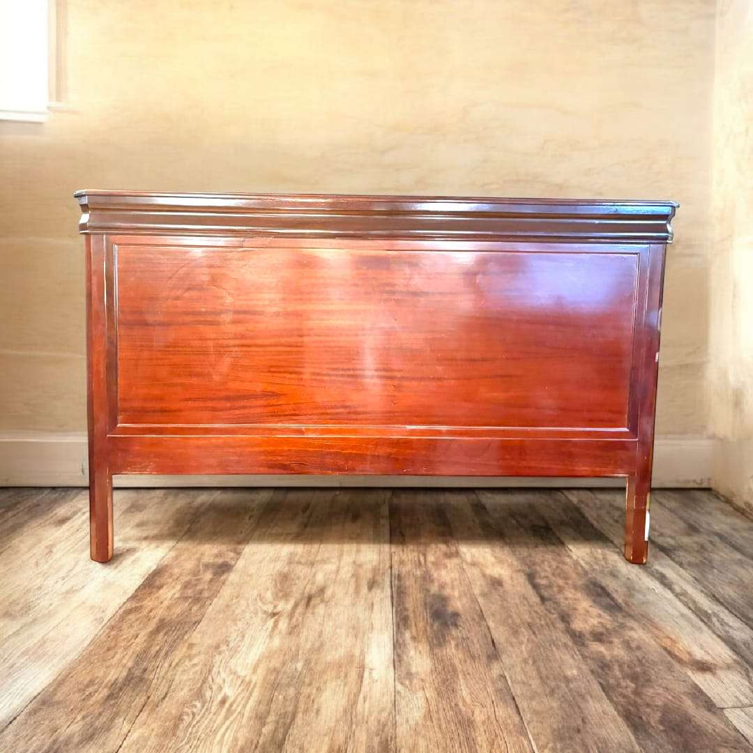 Cabecero de caoba antiguo vista frontal completa