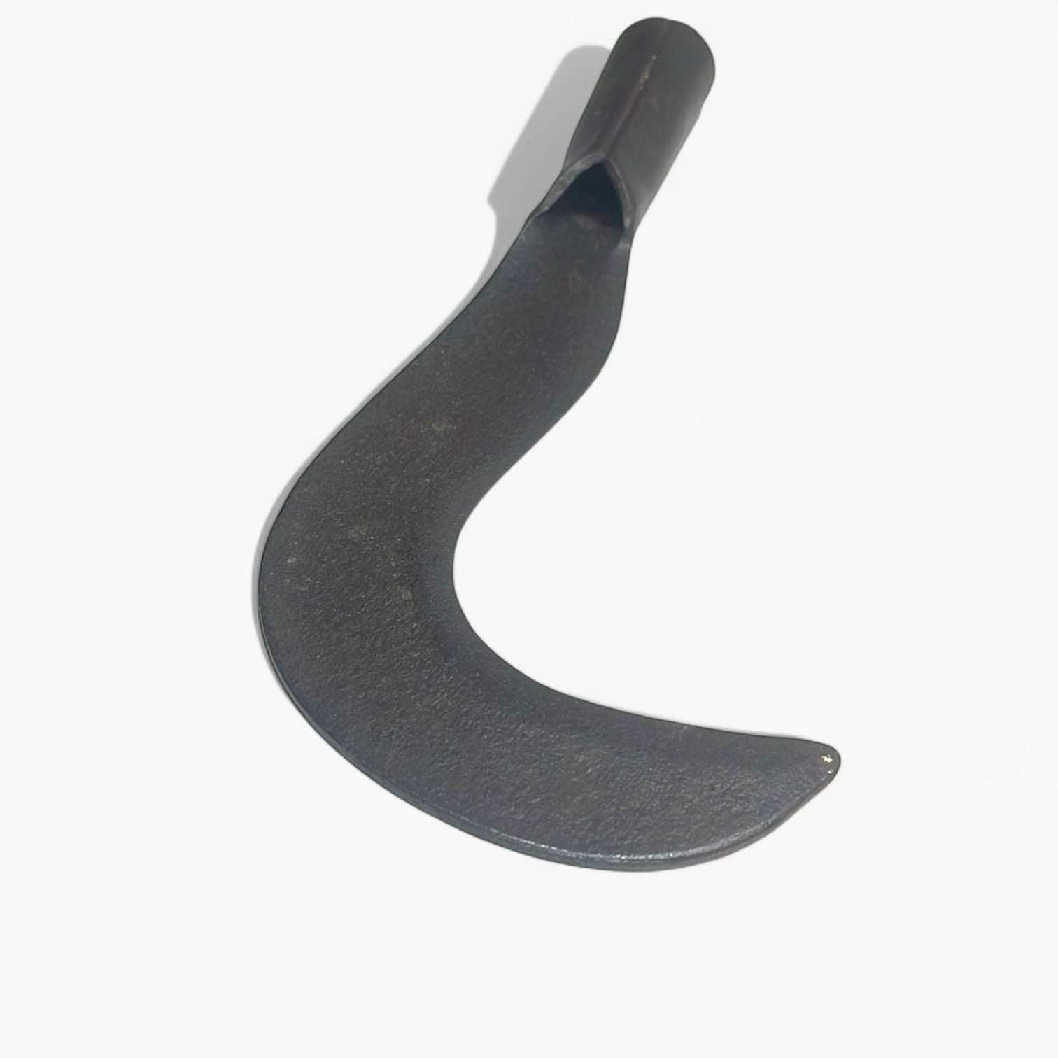 Cabezal robusto del podón antiguo en hierro de alta densidad.