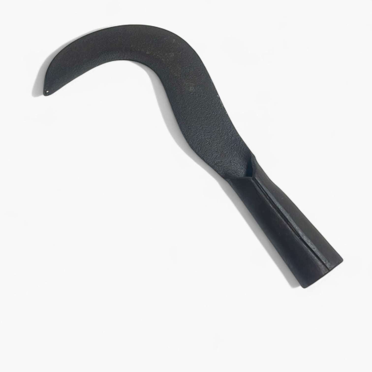 Vista lateral del podón antiguo mostrando su diseño artesanal.