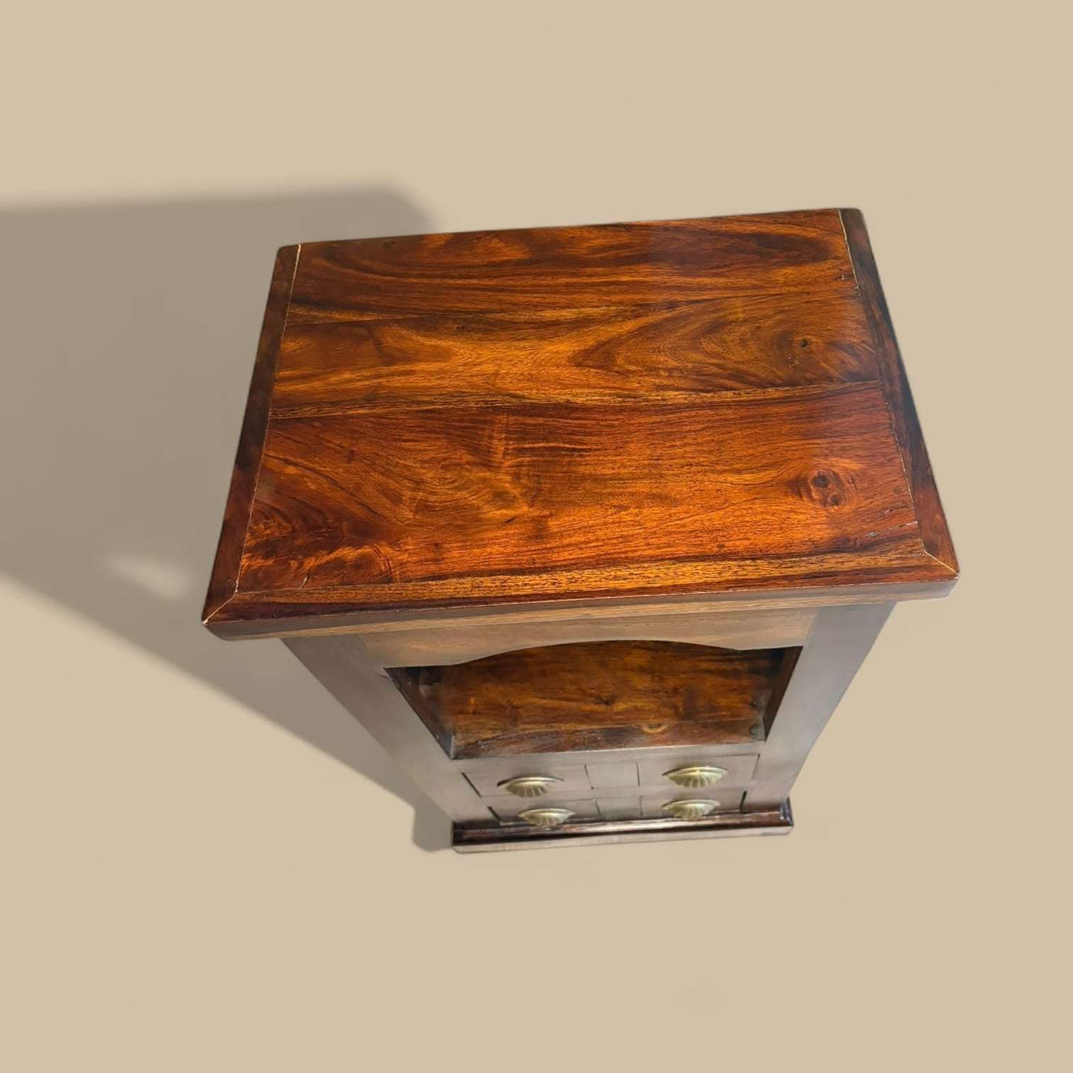 Hueco abierto superior del mueble cajonero