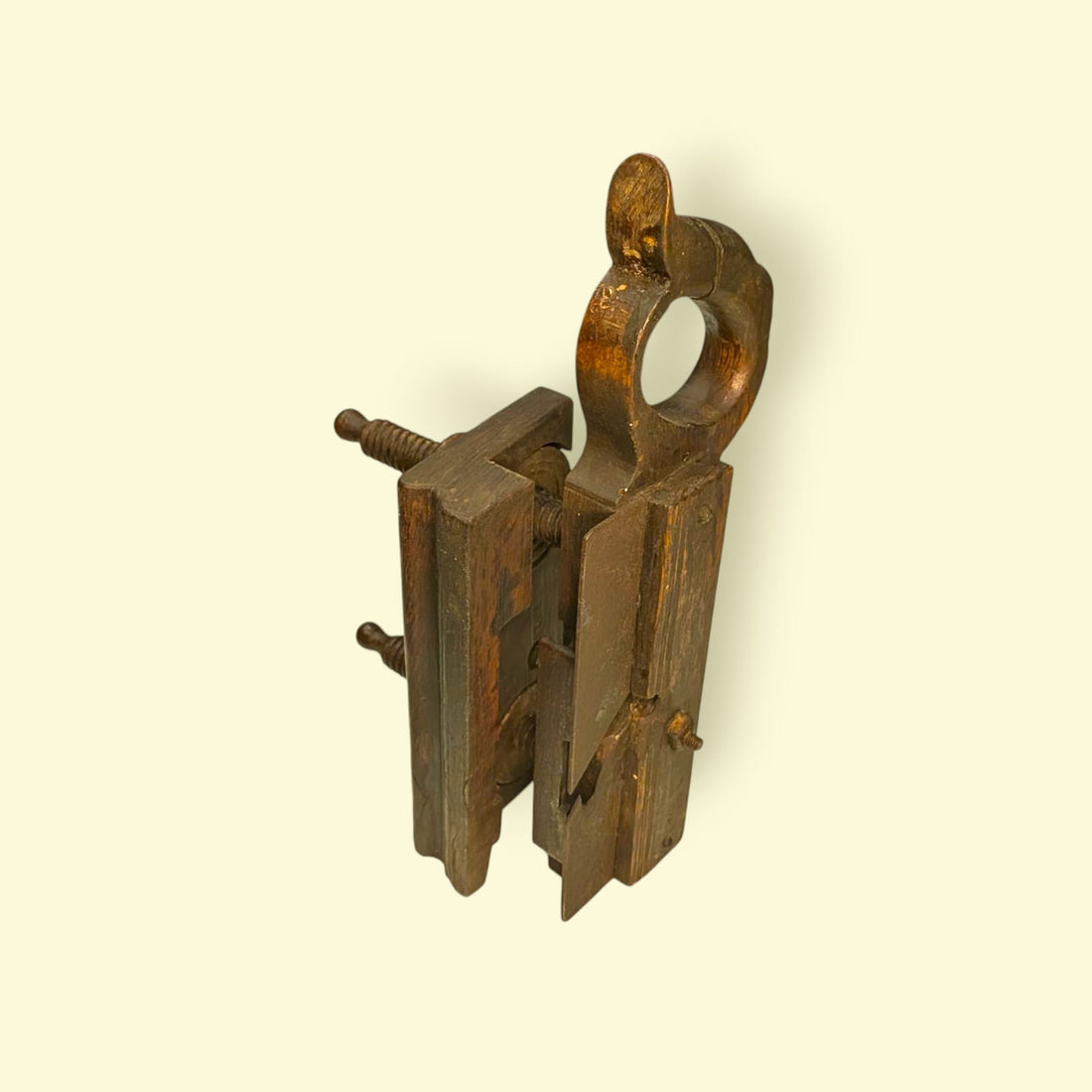 Este canelador de ebanista antiguo es mucho más que una herramienta