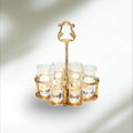 Cañero de metal dorado con seis vasos de cristal vintage, ideal para decoración de hogar o bar con estilo retro elegante.