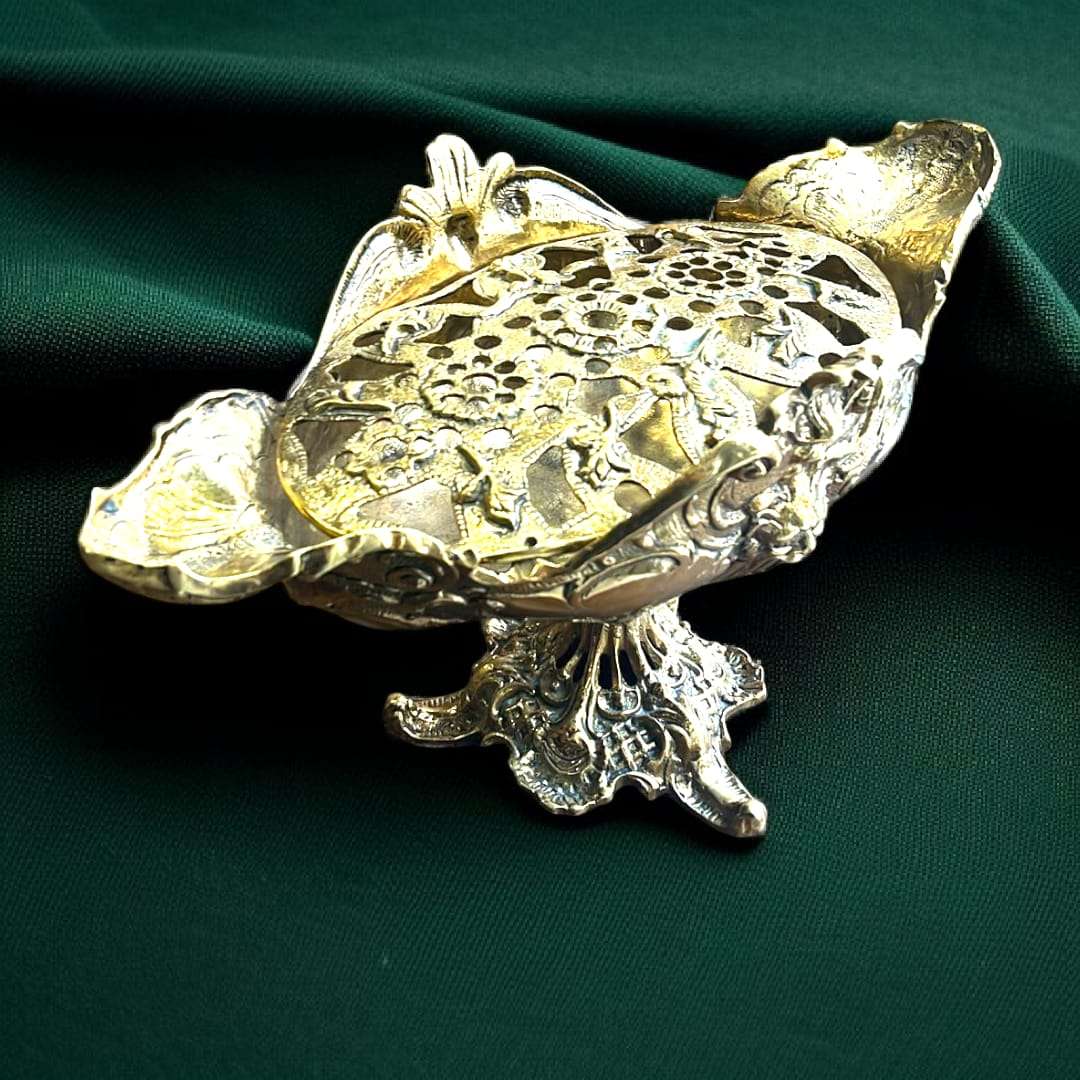 Centro Floral de Bronce antiguo vista frontal