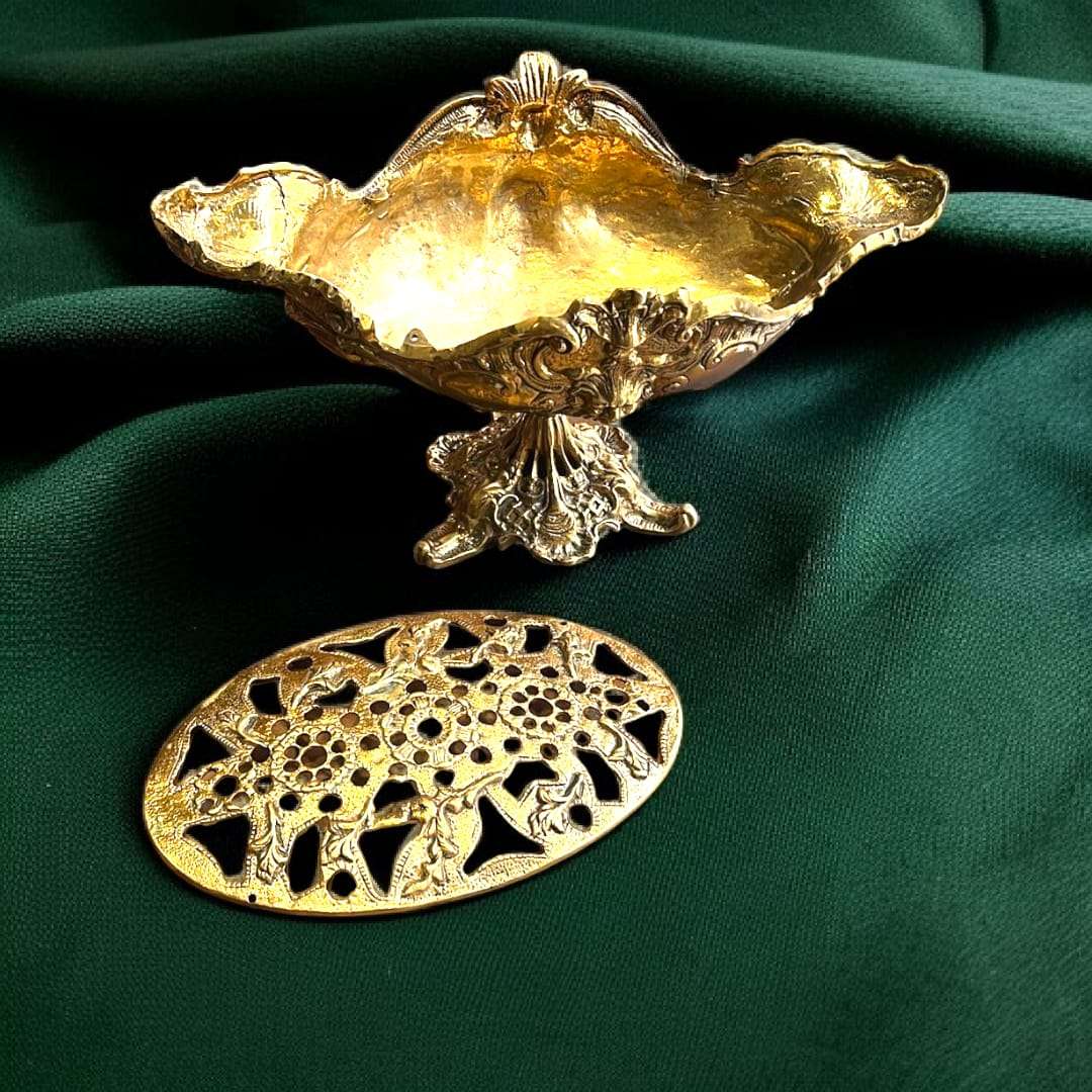 Vista lateral del Centro Floral de Bronce