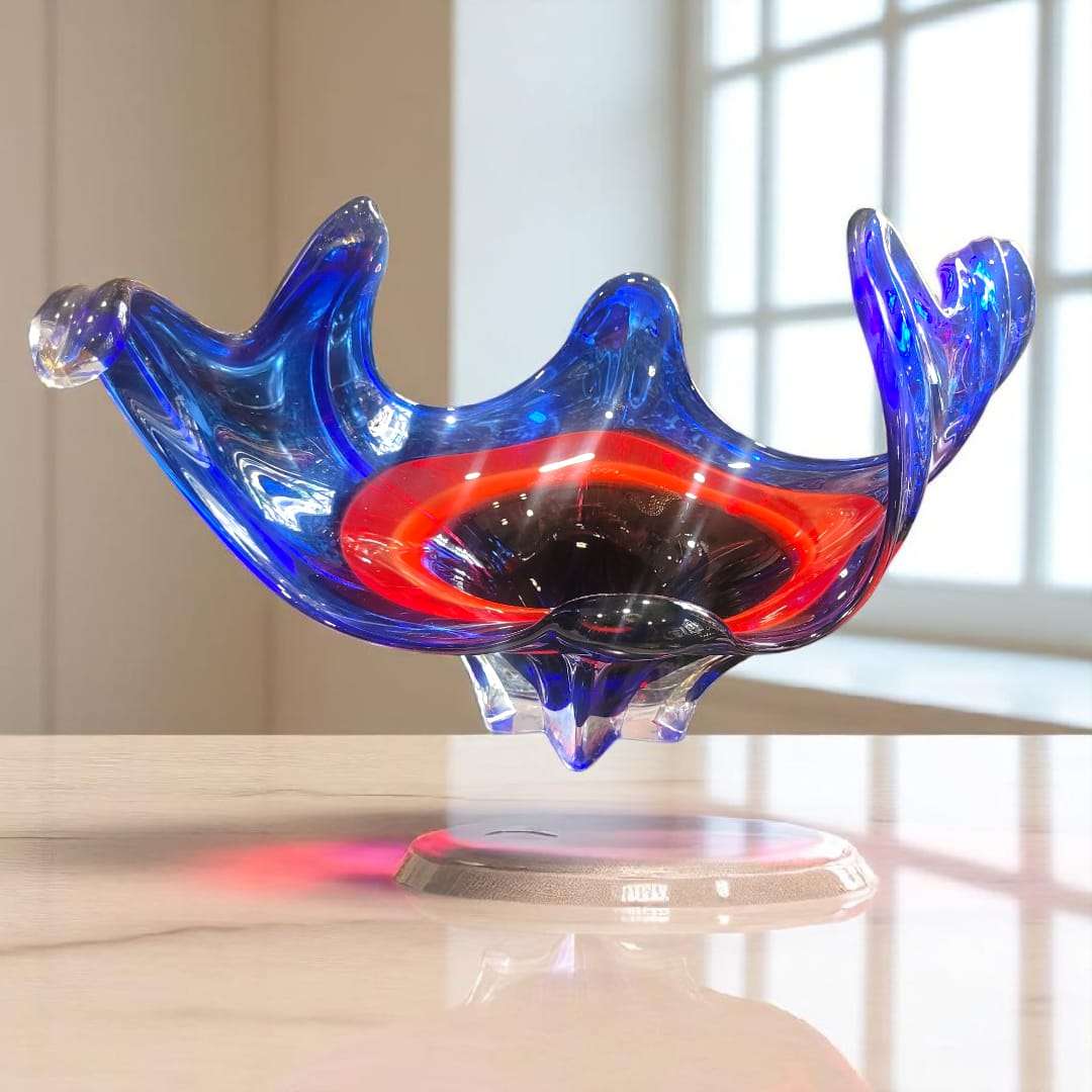 Vista superior del centro de mesa Murano destacando su forma asimétrica y colores vibrantes.