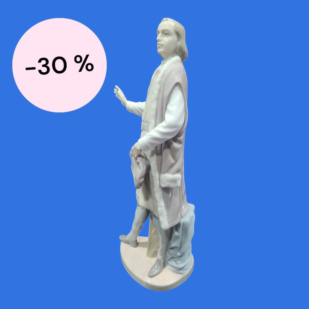 Vista frontal de la Figura Porcelana Nao Lladró de Cristóbal Colón, detalle en porcelana fina.