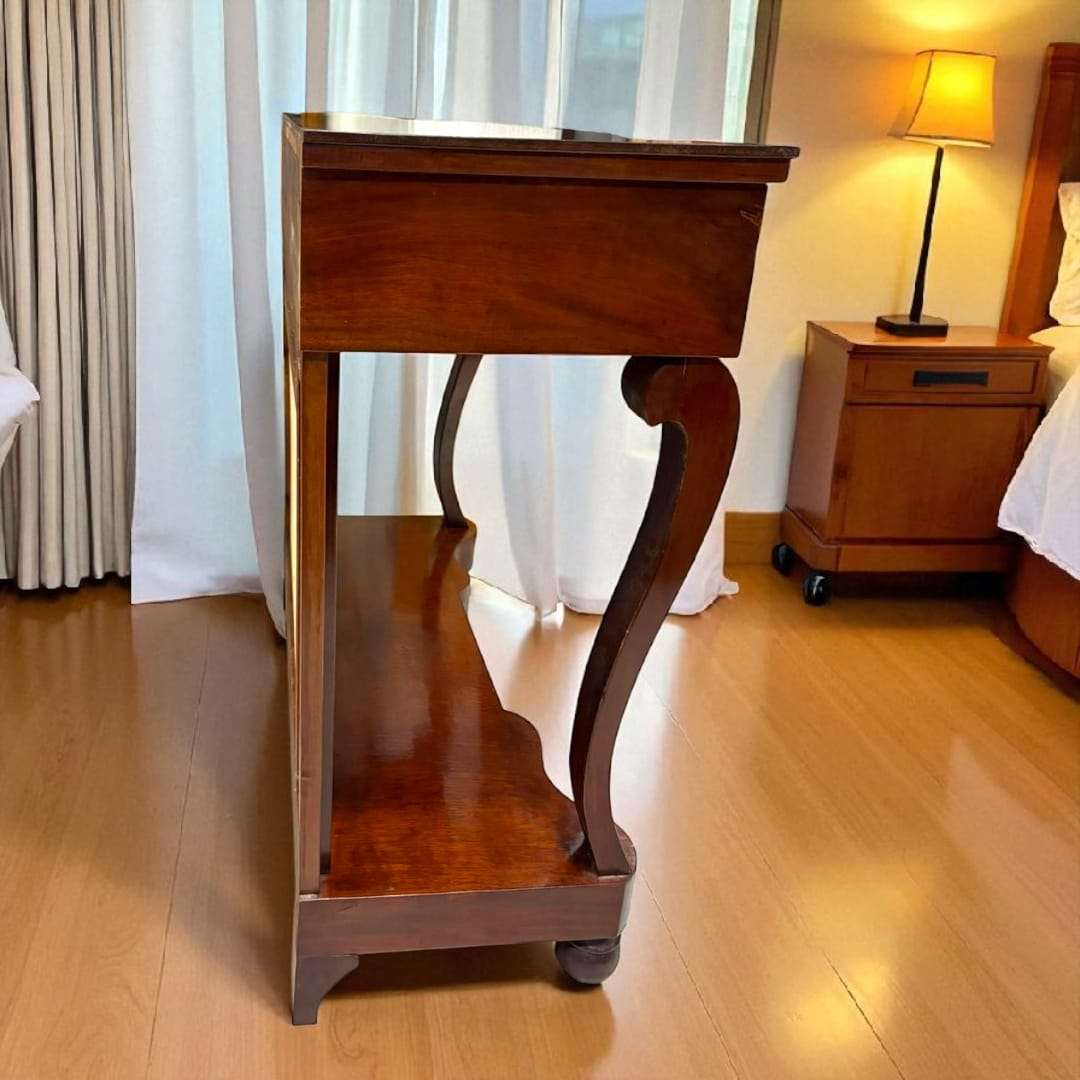 Consola Fernandina de caoba con taraceas vista lateral