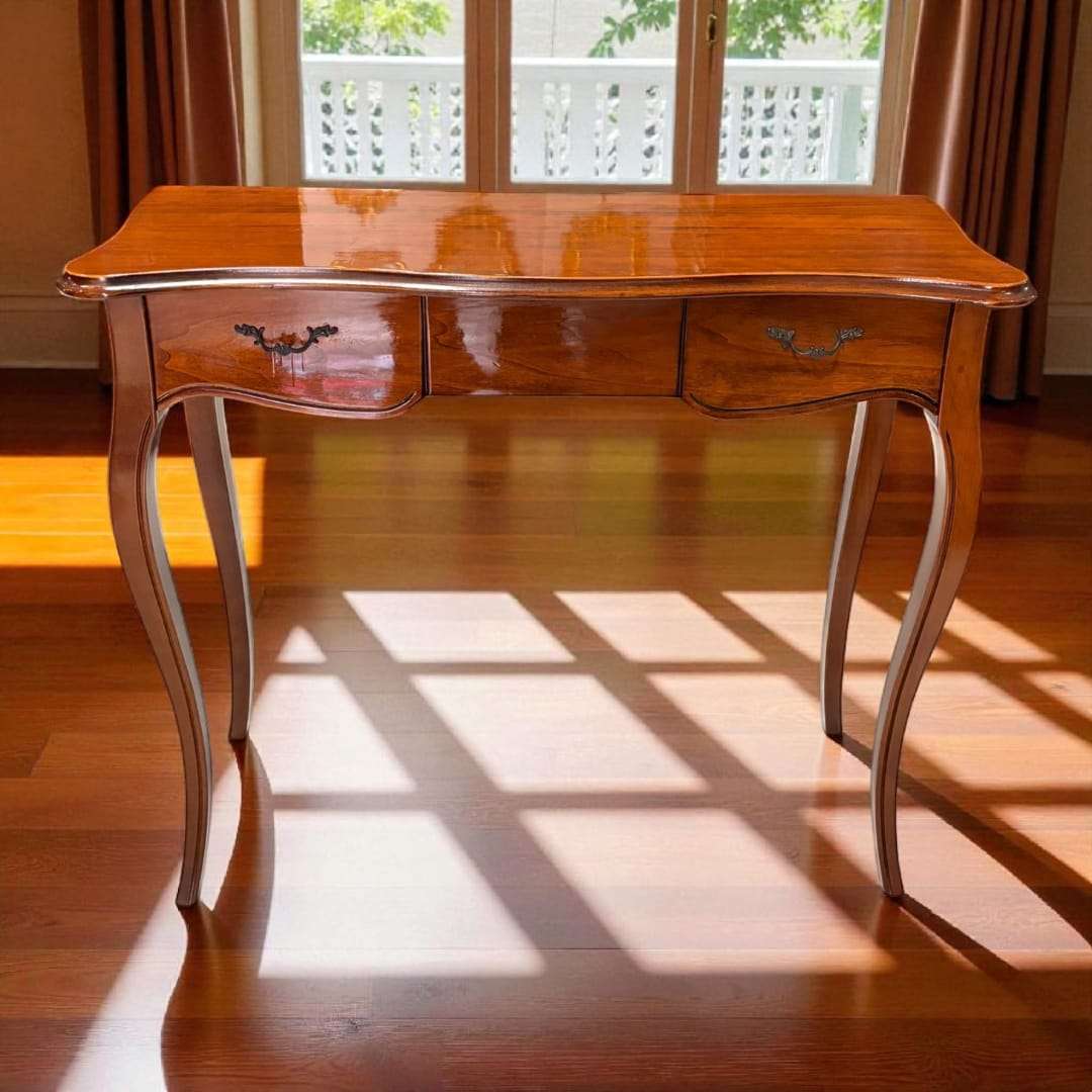 Consola de caoba con cajón, diseño clásico con patas curvas y acabado brillante. Ideal para decoración vintage en recibidores o salones elegantes.
