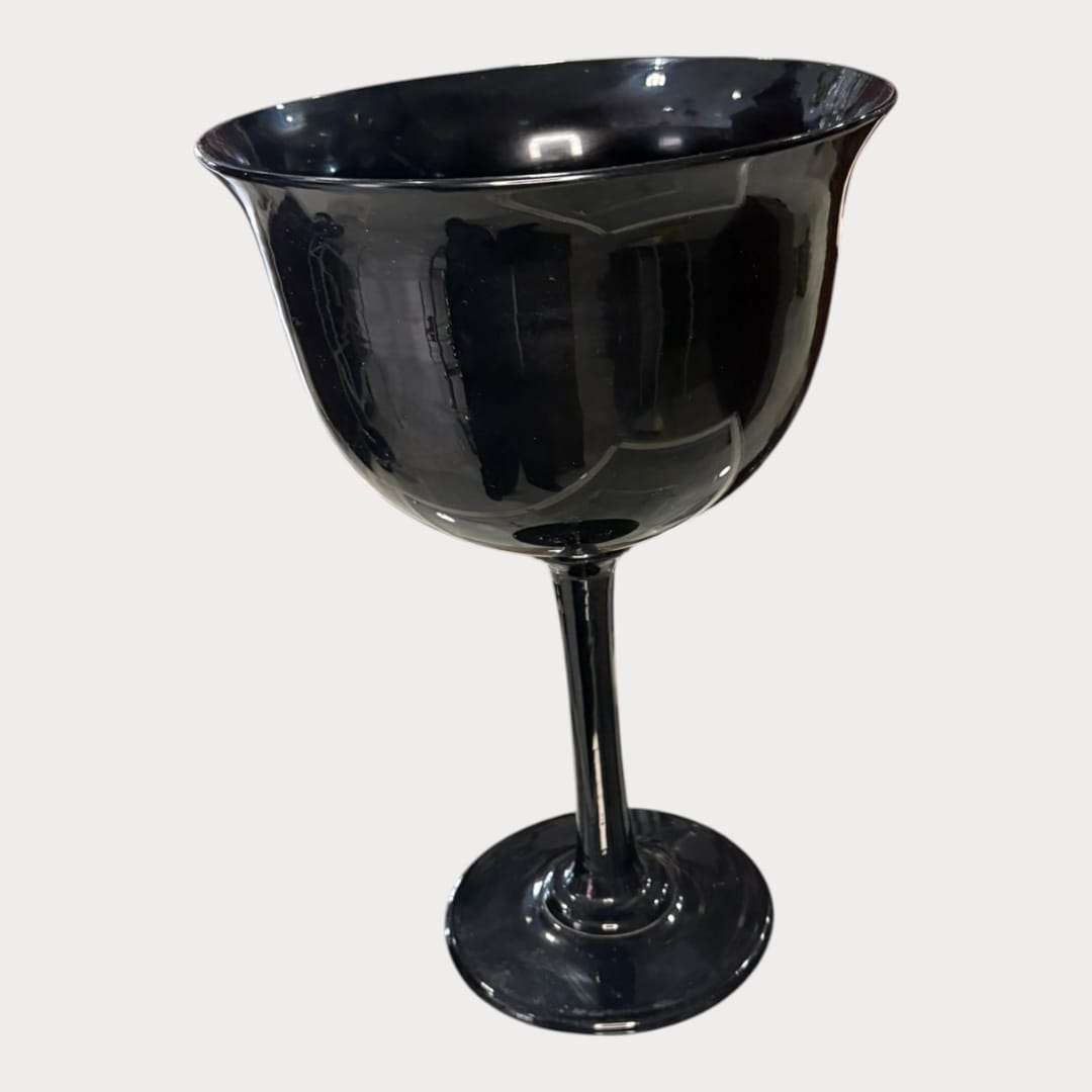 Copa Murano negra decorativa de gran tamaño con acabado brillante, ideal como centro de mesa elegante en decoración de interiores.