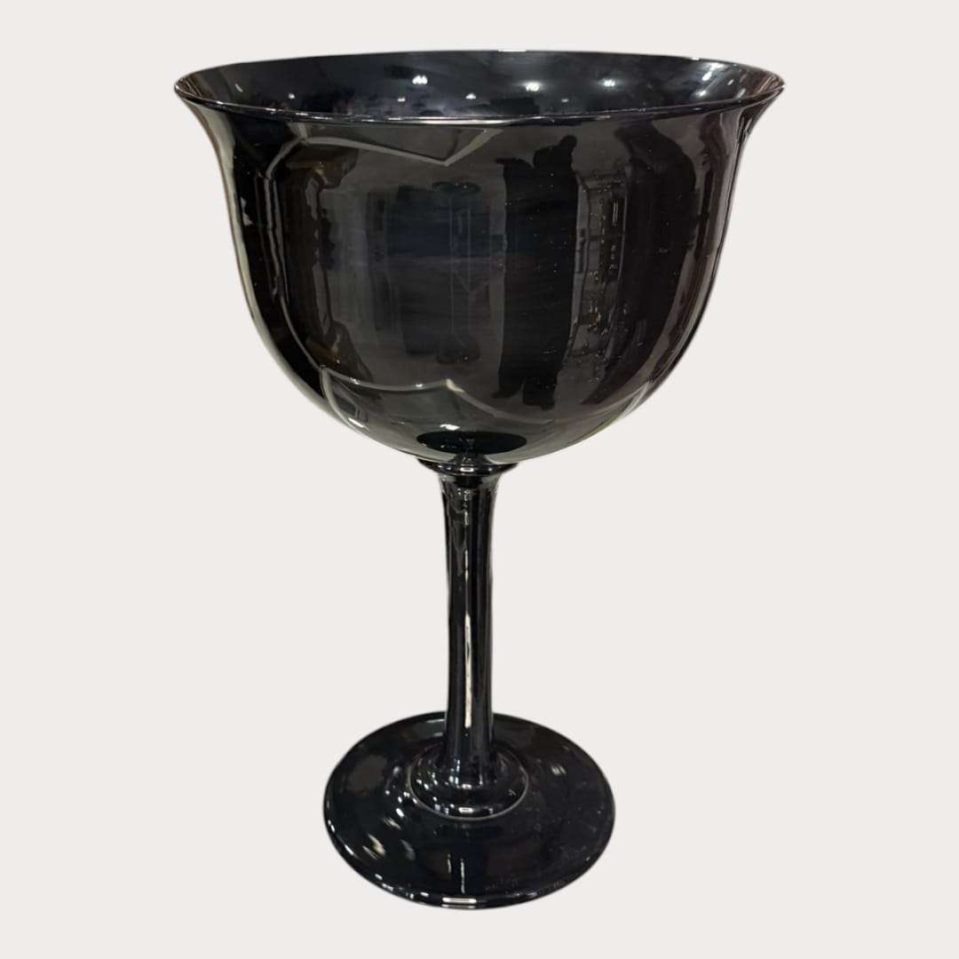 Copa Murano negra decorativa de gran tamaño con acabado brillante, ideal como centro de mesa elegante en decoración de interiores.