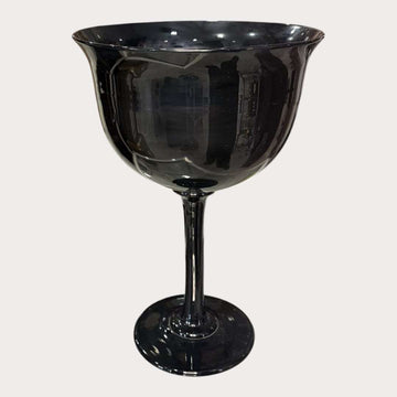 Copa Murano negra decorativa de gran tamaño con acabado brillante, ideal como centro de mesa elegante en decoración de interiores.