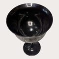 Copa Murano negra decorativa de gran tamaño con acabado brillante. Elegancia artesanal exclusiva para centros de mesa o vitrinas modernas.