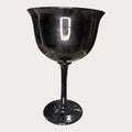 Copa Murano negra decorativa de gran tamaño con acabado brillante. Elegancia artesanal exclusiva ideal para centros de mesa en decoración de interiores.