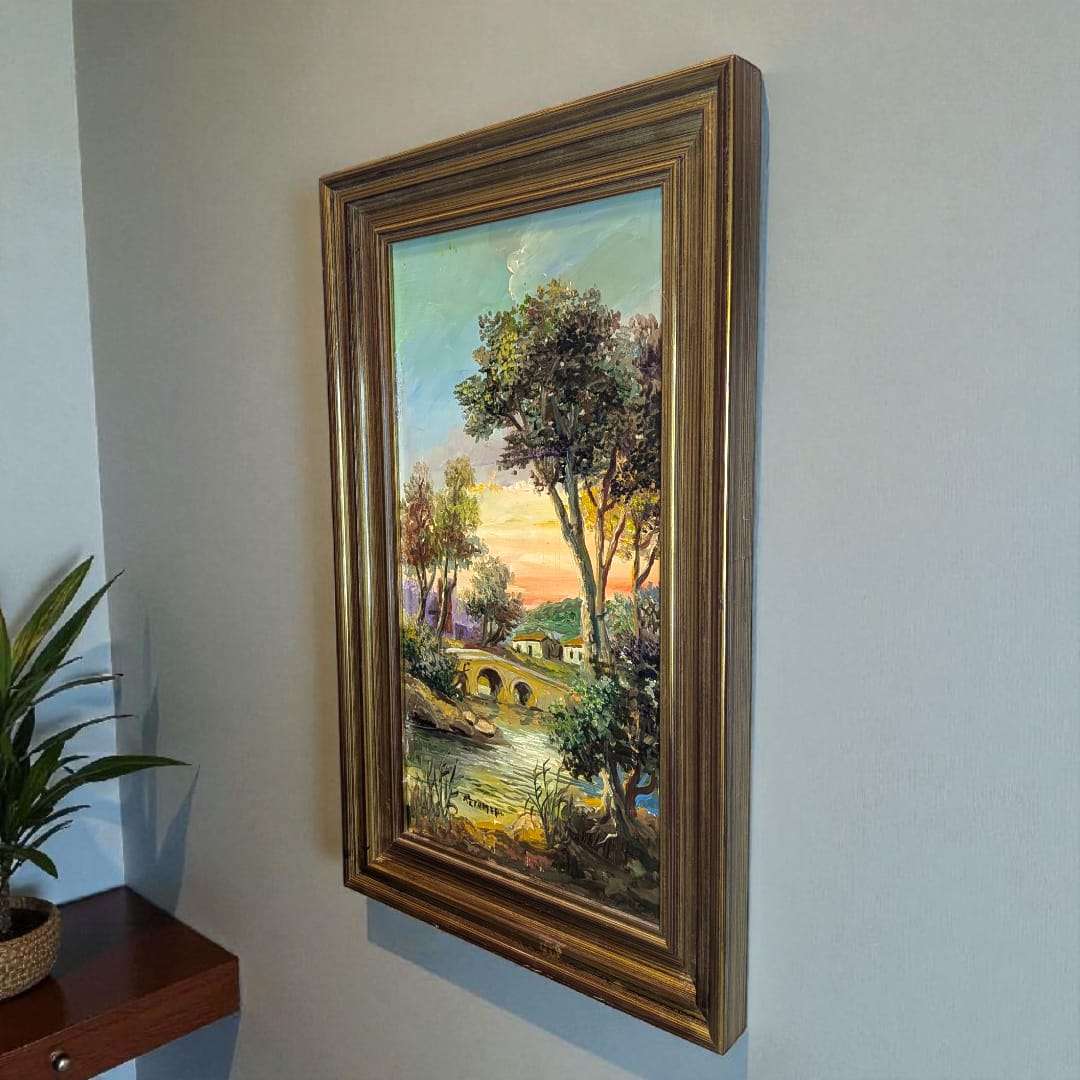 Cuadro de Retamero al óleo, paisaje con puente y río, original enmarcado en dorado, colgado en pared interior como decoración artística.