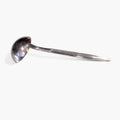 Mango alargado del cucharón de metal plateado