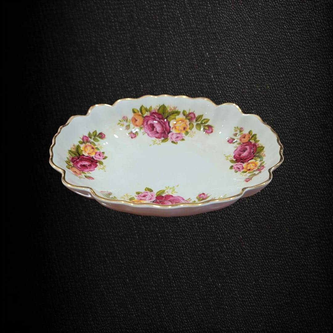 Cuenco de porcelana inglesa James Kent (Old Foley) con diseño floral pintado a mano y borde dorado, ideal para decoración y coleccionistas.