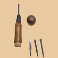 Destornillador desmontable antiguo con mango de madera y cabezales intercambiables. Herramienta única de colección para decoración vintage.