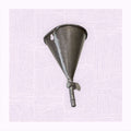 Embudo de farmacia antiguo de chapa con llave de cierre, ideal para decoración vintage en espacios de estilo industrial o colecciones médicas.