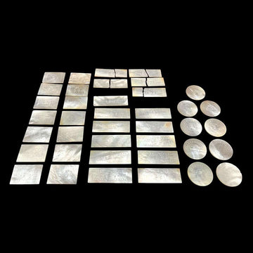 Conjunto de fichas de nácar chinas antiguas de la Dinastía Qing, rectangulares y redondas, usadas como decoración histórica de lujo.