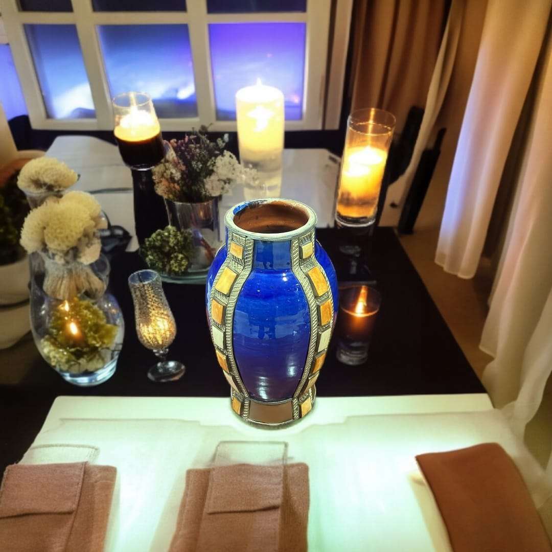 Jarrón de cerámica esmaltada azul decorativo vista frontal