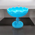Frutero de opalina azul con diseño ondulado y elegante, ideal para decoración de interiores. Base torneada y copa vintage para centro de mesa.